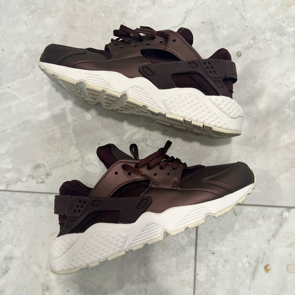 Nike Women’s Air Huarache Run - Metallic Mahogany